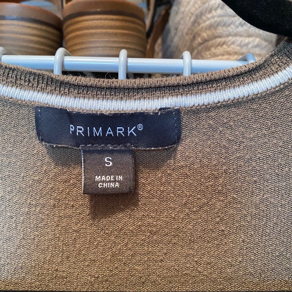 Button down sweater - Picture 3 of 3